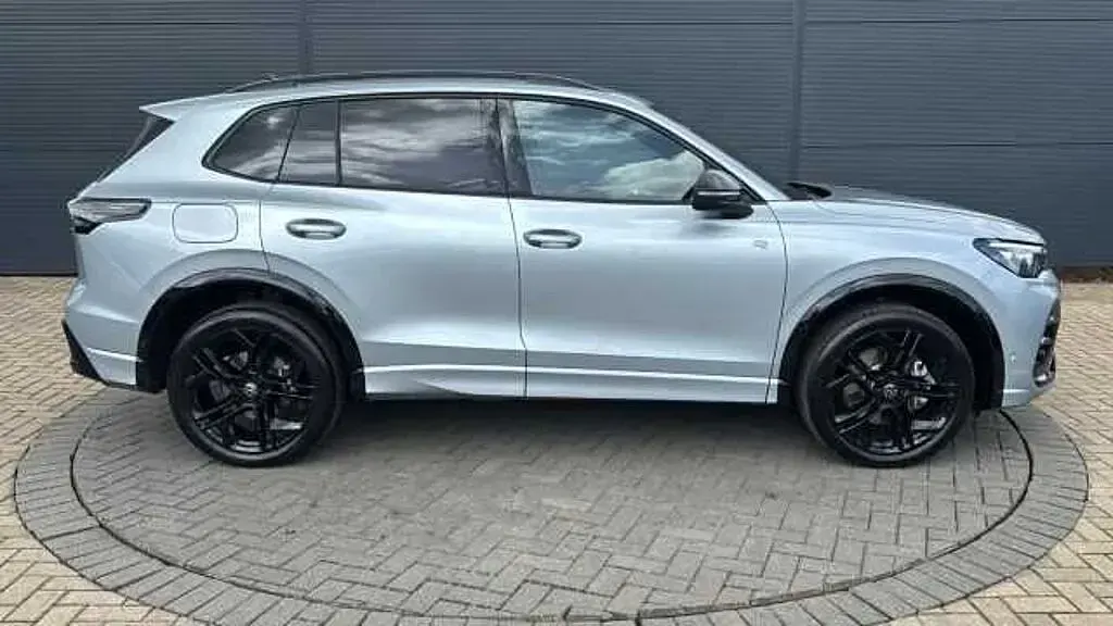 Used VW Tiguan R-line 272 HP (200 kW) 2025 Silver SUV