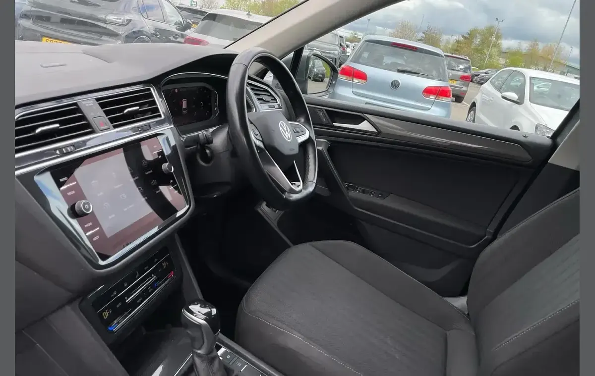 Second-hand VW Tiguan Allspace Life 150 CP (110 kW) 2023 Gri SUV