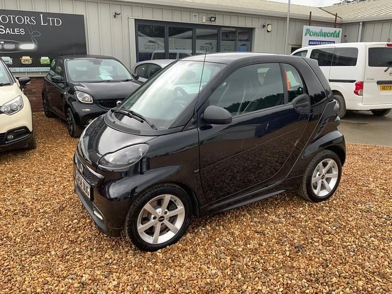 Black Used 2014 Smart ForTwo Coupé Coupe | £3,750 (Fair price) - Image 1/4