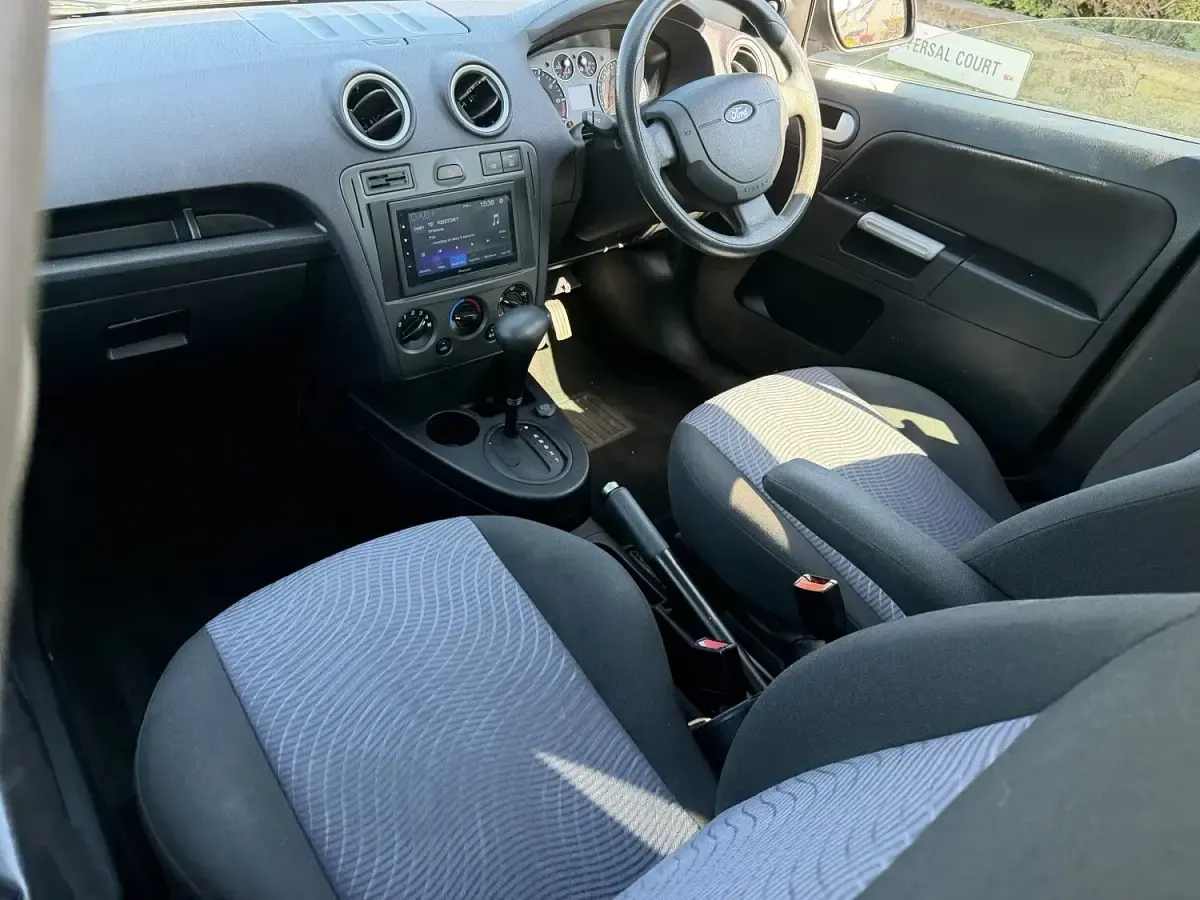 Używany Ford Fusion Zetec 101 KM (74 kW) 2009 Niebieski Hatchback