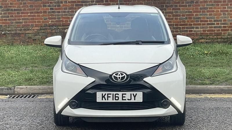 Used Toyota Aygo X-play 2016 White Hatchback