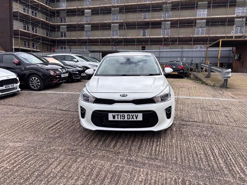 Used Kia Rio 2019 White Hatchback
