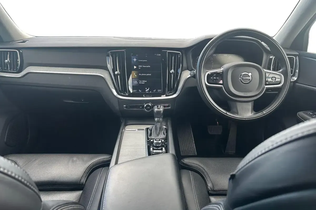 Begagnad Volvo V60 Inscription 190 HK (139 kW) 2020 Silver Kombi