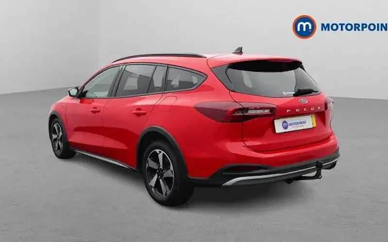 Used Ford Focus Active 120 HP (88 kW) 2022 Red Estate