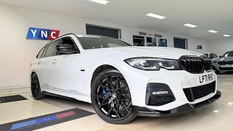 Used BMW 330e M Sport 288 HP (211 kW) 2022 White Estate