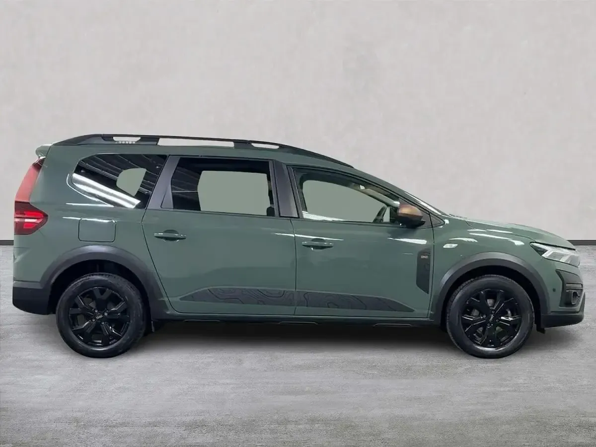 Used Dacia Jogger Extreme 110 HP (80 kW) 2024 Green MPV