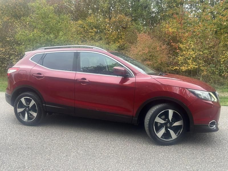 Red Used 2015 Nissan Qashqai N-TEC SUV | £8,295 (A bit pricey) - Image 1/4
