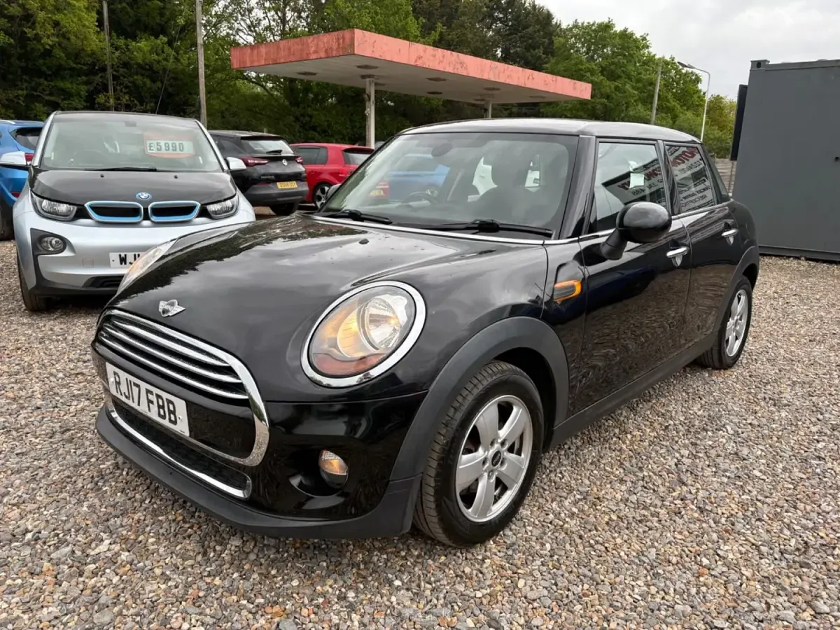 Usado Mini Cooper Hatch 2017 Negro Utilitario