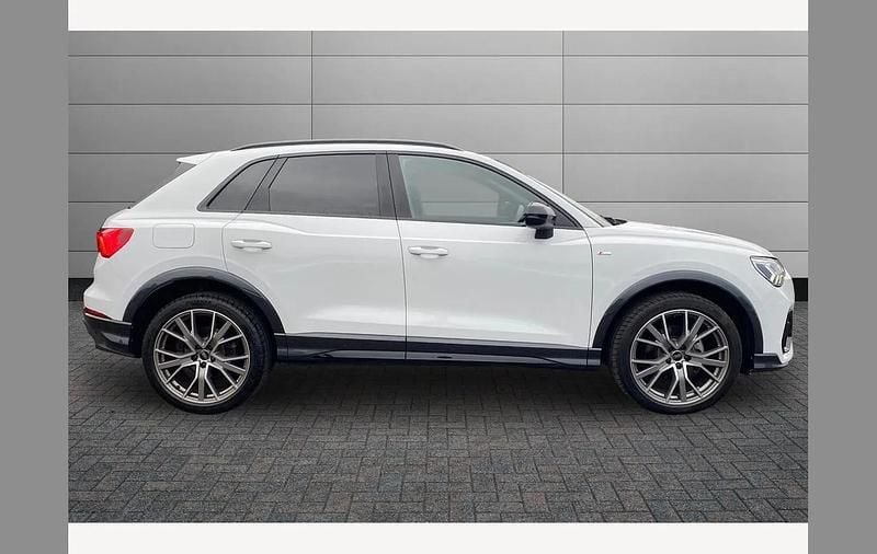 Used Audi Q3 Black Edition 150 HP (110 kW) 2024 Glacier white SUV