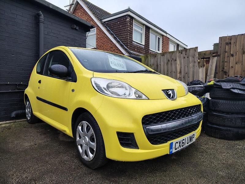 Used Peugeot 107 68 HP (50 kW) 2011 Yellow Hatchback
