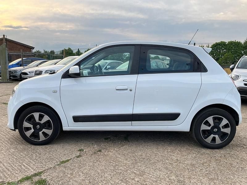 Used Renault Twingo Play 70 HP (51 kW) 2015 White Hatchback
