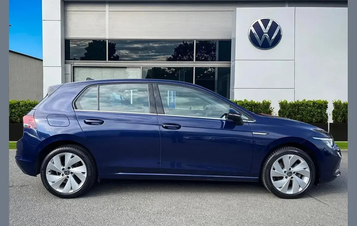 Used VW Golf VIII Style 147 HP (108 kW) 2020 Blue Hatchback