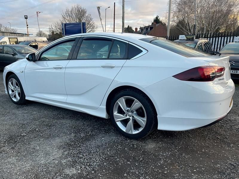 Used Vauxhall Insignia SRi 165 HP (121 kW) 2018 White Hatchback