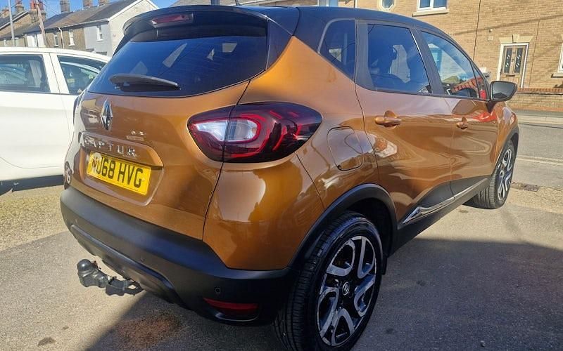 Used Renault Captur Iconic 90 HP (66 kW) 2018 Orange/black SUV