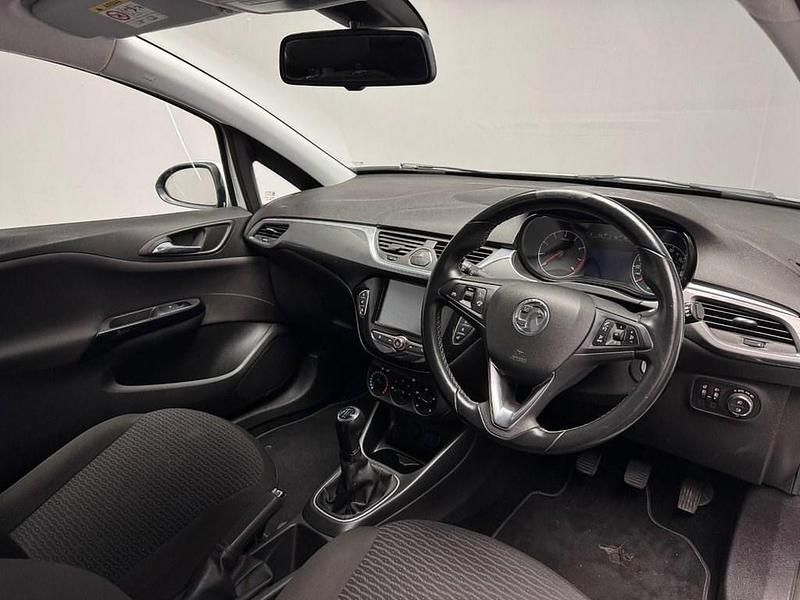 Used Vauxhall Corsa 90 HP (66 kW) 2016 White Hatchback