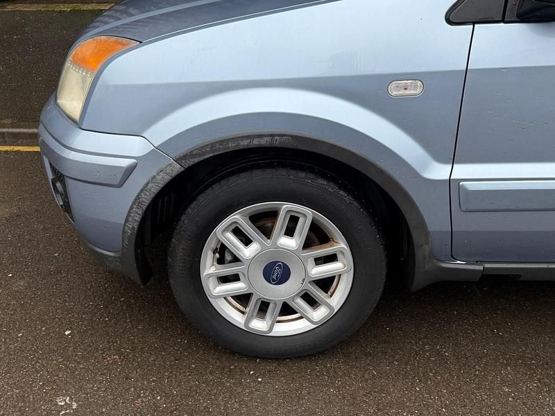 Used Ford Fusion Zetec 80 HP (58 kW) 2006 Blue Hatchback