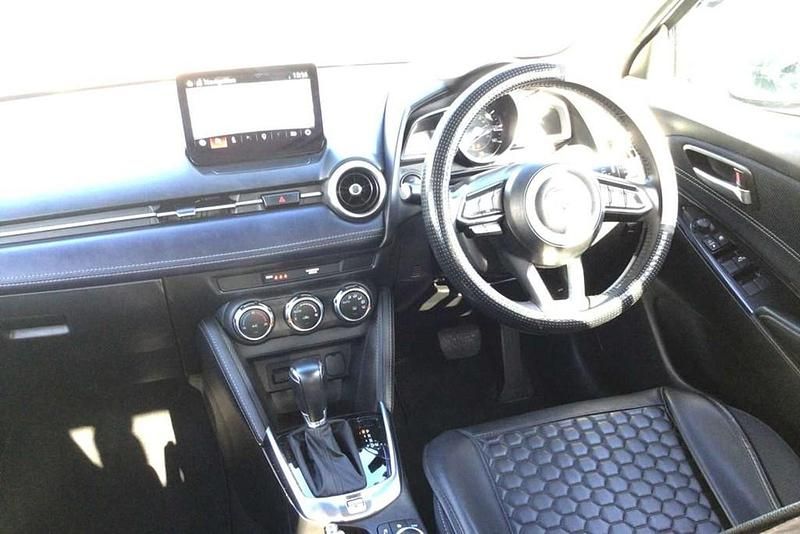 Usado Mazda 2 Inclusive 116 HP (85 kW) 2023 Prateado Citadino