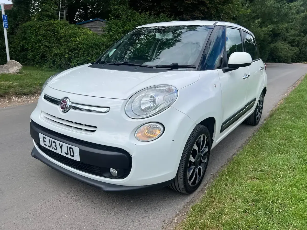 Used Fiat 500L Pop Star 85 HP (62 kW) 2013 White MPV