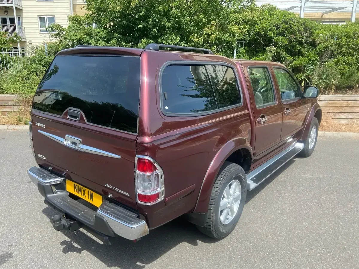 Used Isuzu Pick up 129 HP (94 kW) 2005 Red Pickup