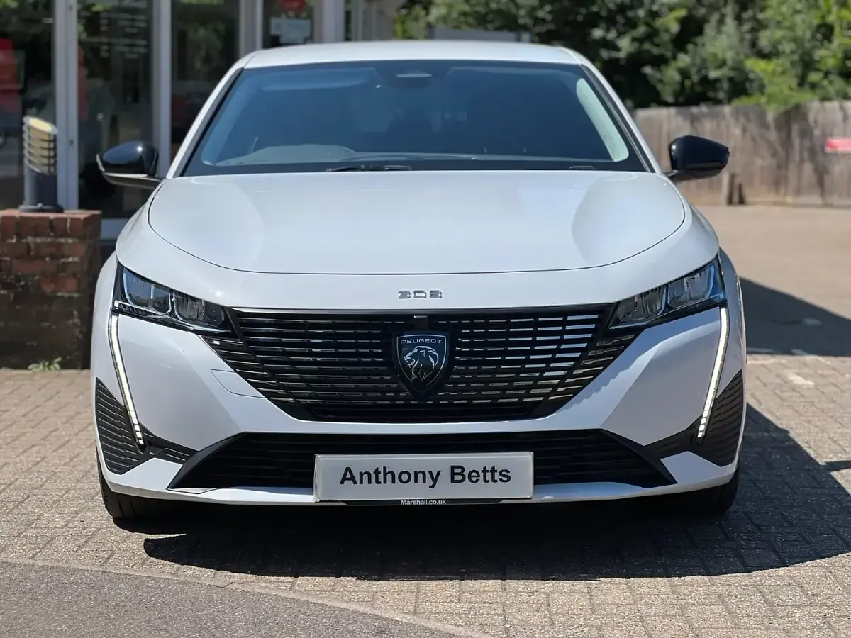 Used Peugeot 308 Allure 2024 White Hatchback