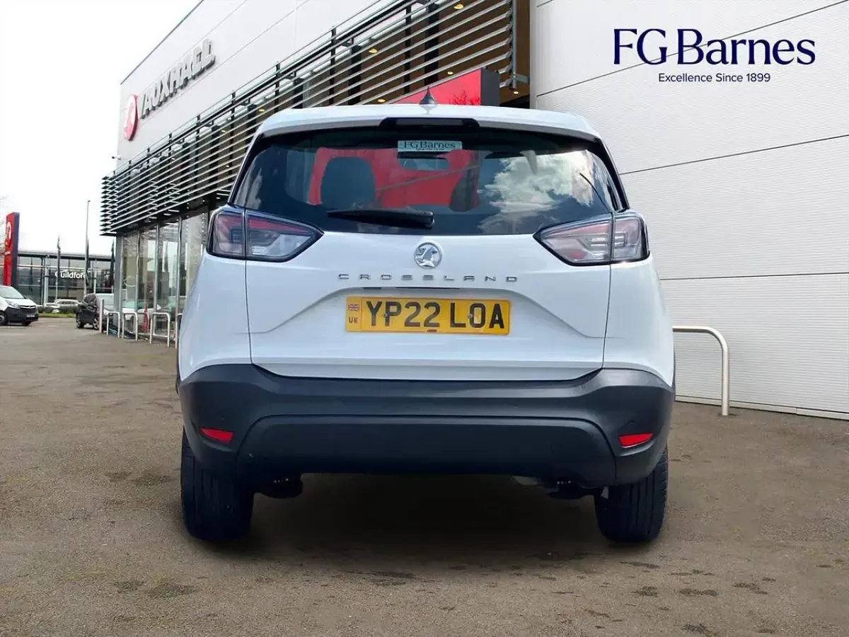 Used Vauxhall Crossland Design Edition 108 HP (79 kW) 2022 White SUV