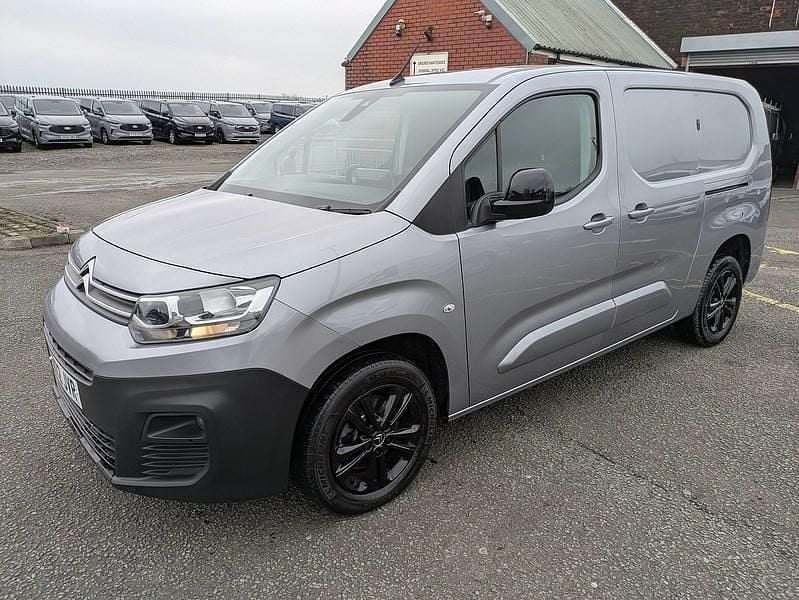 Used Citroën Berlingo 130 HP (95 kW) 2023 Grey MPV