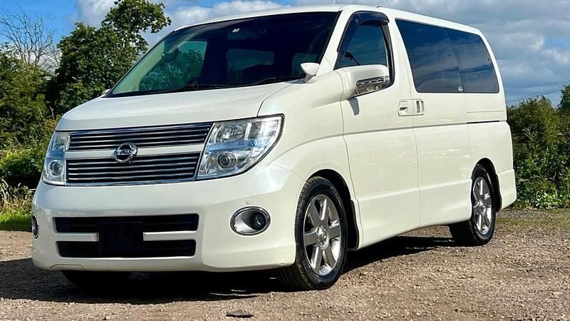White Used 2008 Nissan Elgrand 360º MPV | £10,499 (Fair price) - Image 1/4