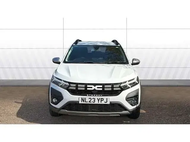 Second-hand Dacia Sandero Expression 90 CP (66 kW) 2023 Alb SUV
