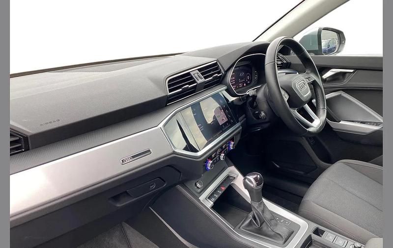 Używany Audi Q3 Design 150 KM (110 kW) 2022 Srebrny SUV