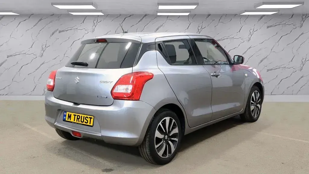 Używany Suzuki Swift SZ-T 90 KM (66 kW) 2020 Srebrny Hatchback