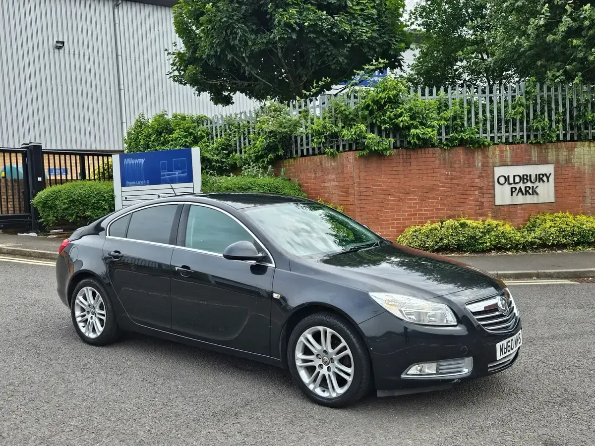 Used Vauxhall Insignia 140 HP (102 kW) 2010 Black Hatchback