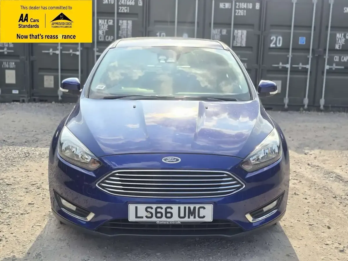 Used Ford Focus Titanium 125 HP (91 kW) 2016 Blue Hatchback