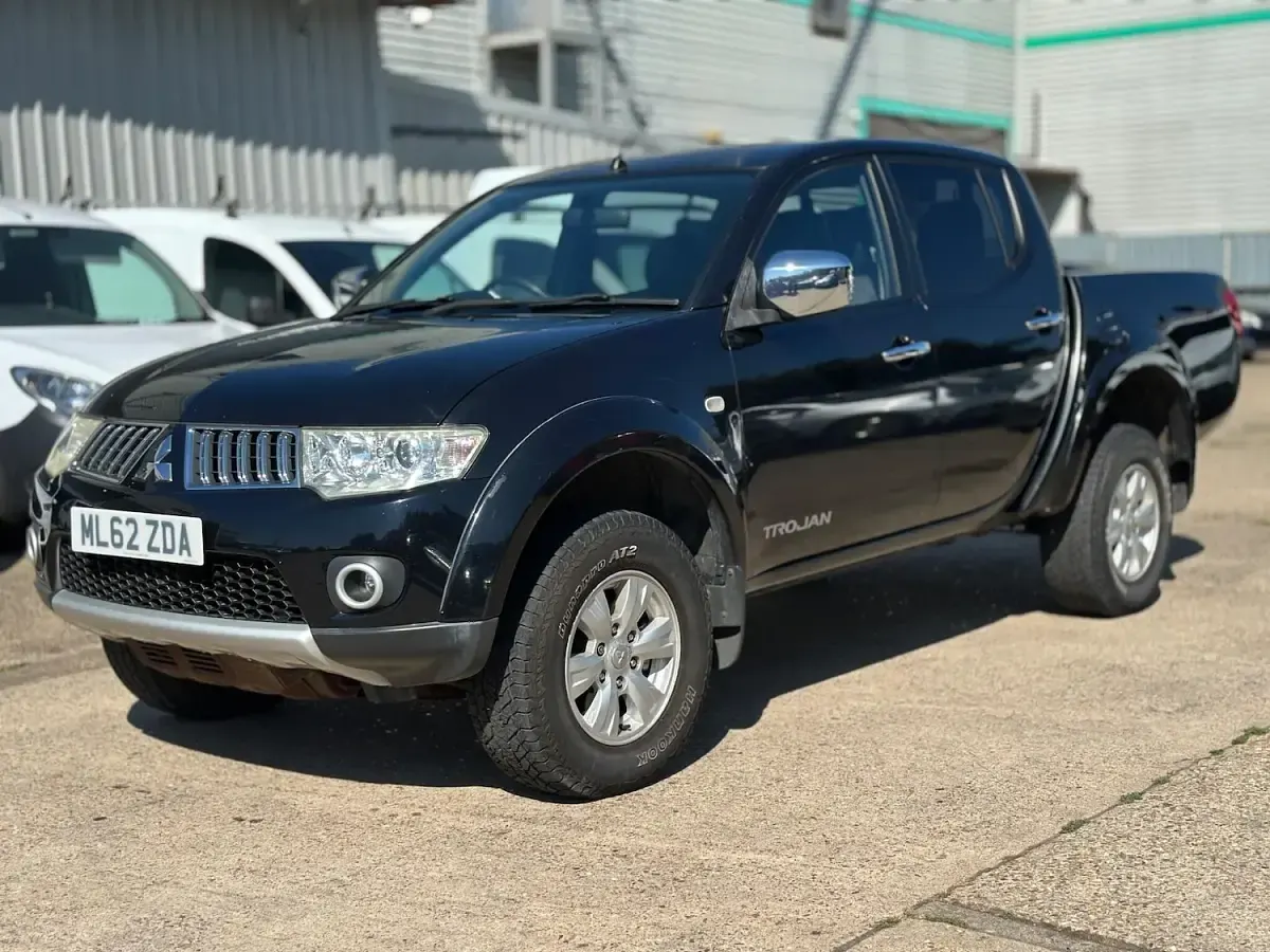 Used Mitsubishi L200 175 HP (128 kW) 2013 Black Pickup