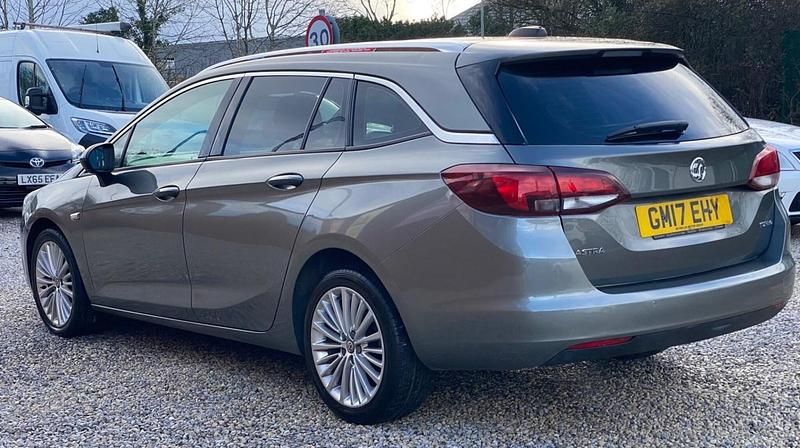 Used Vauxhall Astra Elite 150 HP (110 kW) 2017 Grey Estate