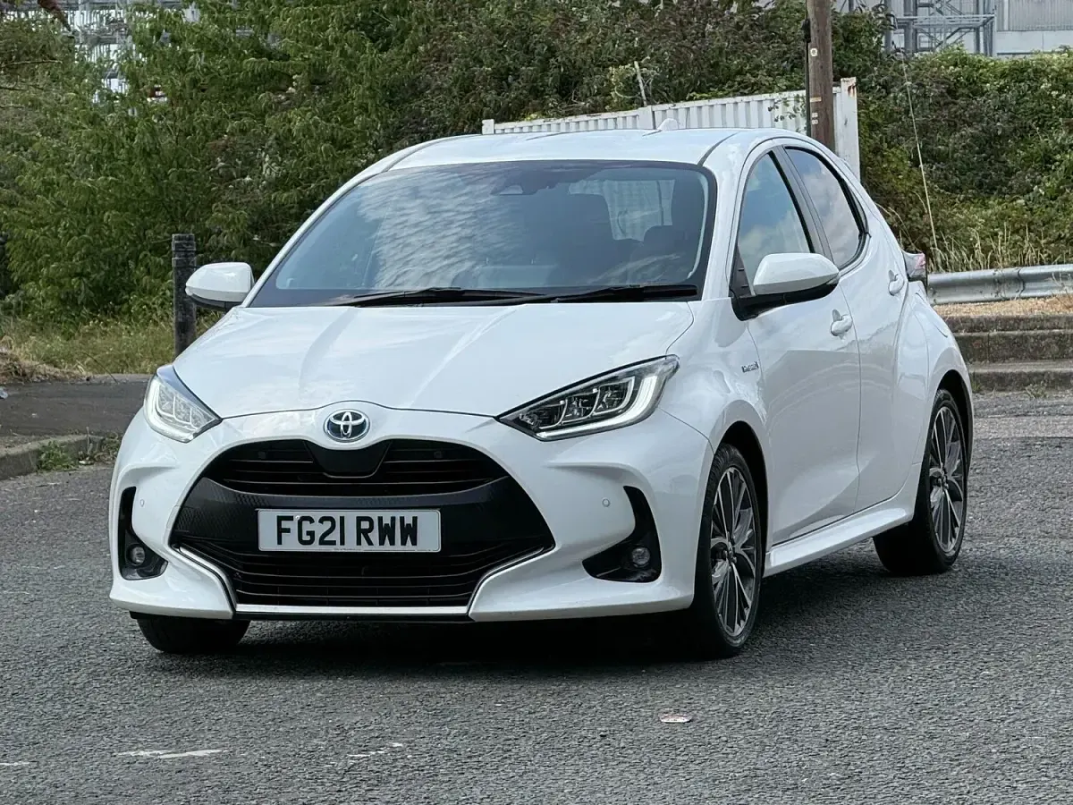 Used Toyota Yaris 116 HP (85 kW) 2021 White Hatchback