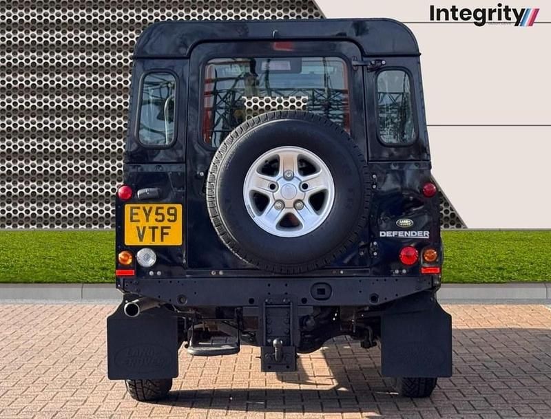 Used Land Rover Defender 122 HP (89 kW) 2009 Black Estate