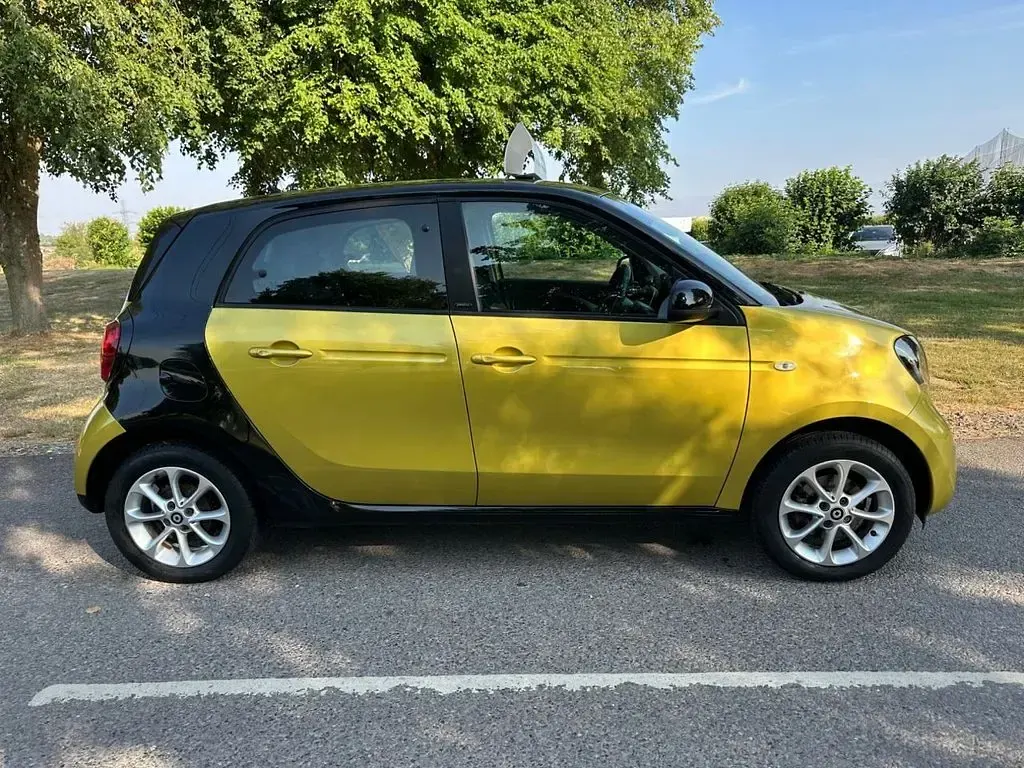 Used Smart ForFour Passion 71 HP (52 kW) 2016 Yellow Hatchback