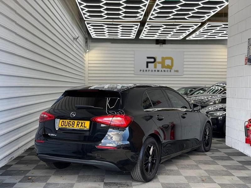 Used Mercedes A180 SE 116 HP (85 kW) 2018 Black Hatchback