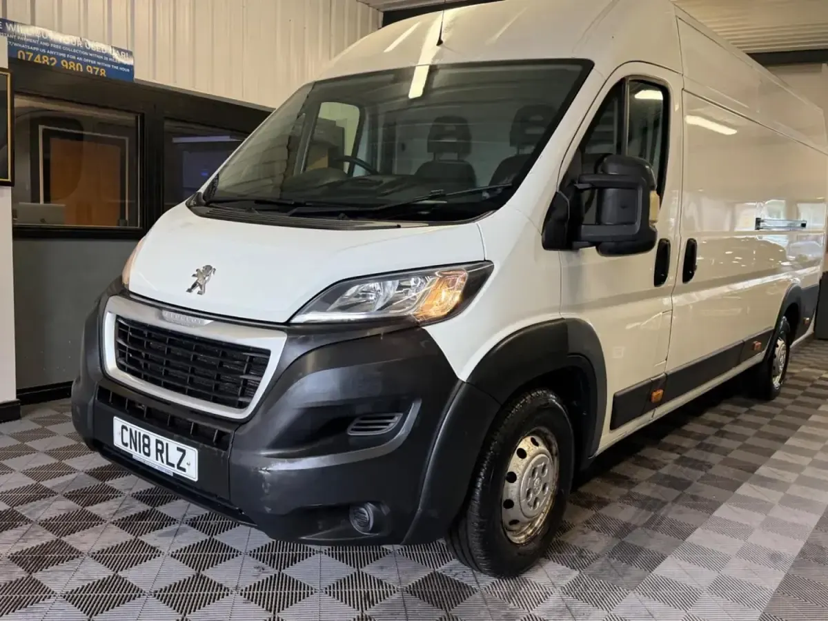 Used Peugeot Boxer 130 HP (95 kW) 2018 White Van