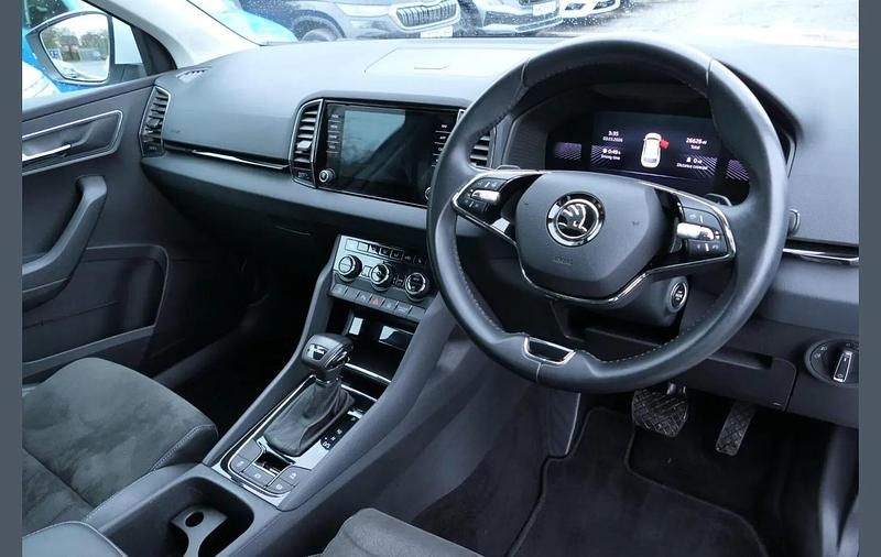 Used Skoda Karoq SE L 147 HP (108 kW) 2023 Moon white metallic SUV