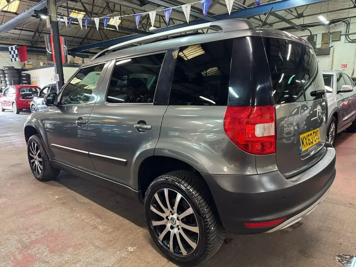 Used Skoda Yeti LAURIN & KLEMENT 140 HP (102 kW) 2013 Beige SUV