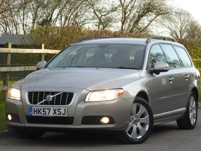 Used Volvo V70 SE 2008 Gold Estate