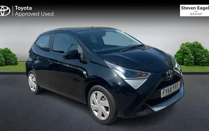 Used Toyota Aygo X-play 72 HP (52 kW) 2018 Hatchback