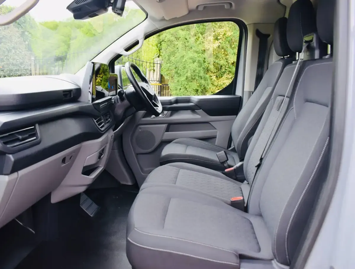 Usado Ford Transit Custom Limited 170 CV (125 kW) 2025 Gris Van