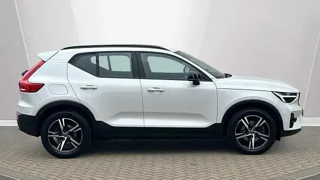 Used Volvo XC40 Plus 161 HP (118 kW) 2022 White SUV