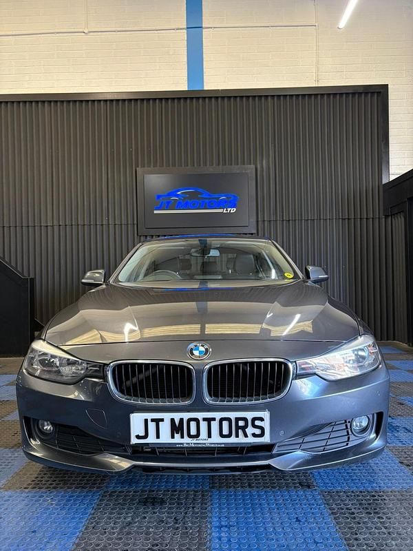 Begagnad BMW 320 2014 Grå Sedan