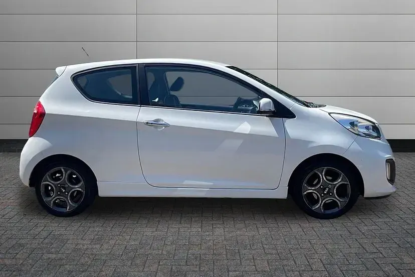 Used Kia Picanto 84 HP (61 kW) 2014 White Hatchback