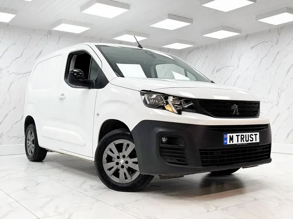 Used Peugeot Partner Premium 130 HP (95 kW) 2022 White MPV