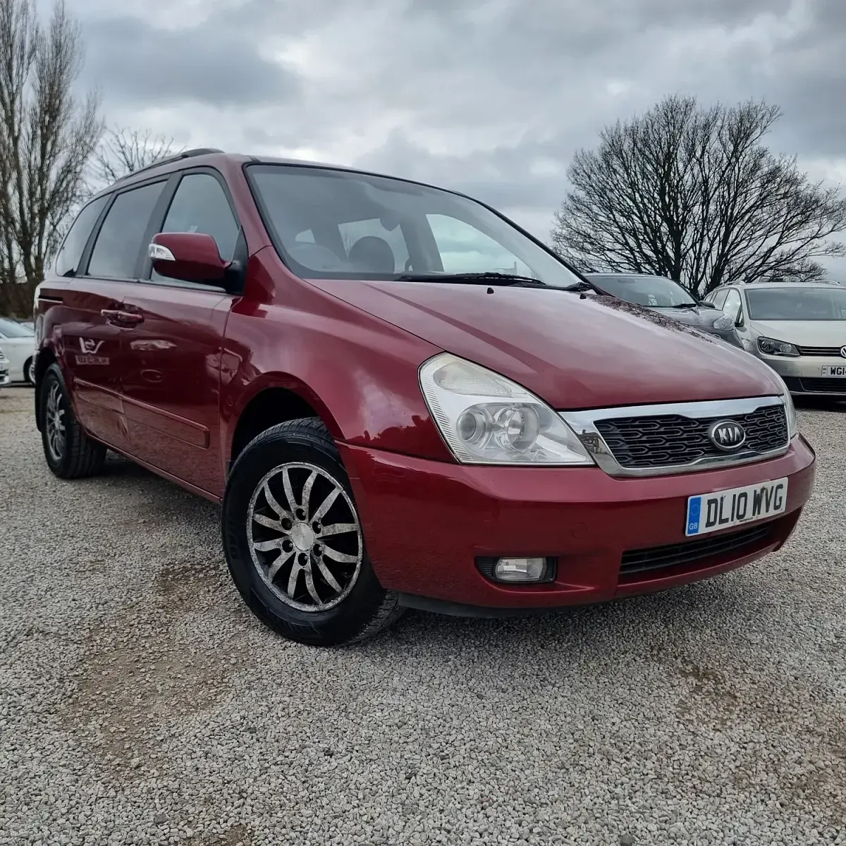 Used Kia Sedona 2010 Red MPV