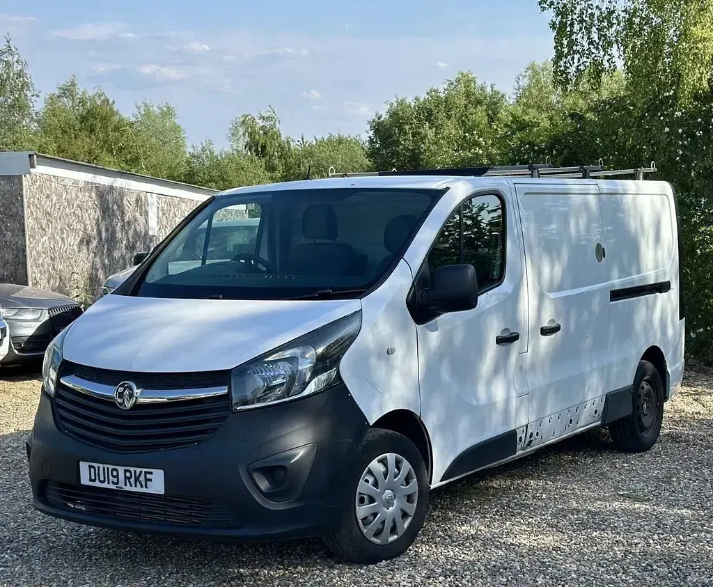 Used Vauxhall Vivaro 120 HP (88 kW) 2019 White MPV